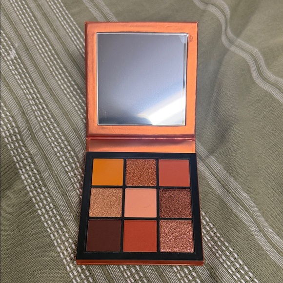 HUDA BEAUTY Topaz Obsessions Eyeshadow Palette - Orange and Gold - Picture 3 of 3